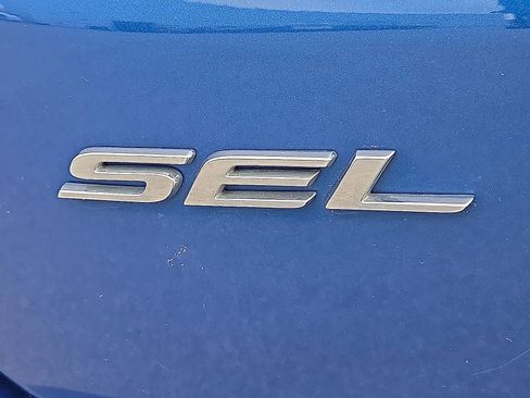 Certified 2023 Ford Edge SEL w/ Convenience Package AWD/4WD image 9
