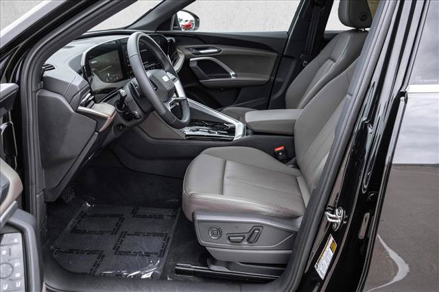 Certified 2025 Audi Q5 Premium w/ Convenience Package AWD/4WD image 12