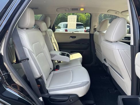 Used 2022 Nissan Pathfinder SL AWD/4WD image 13