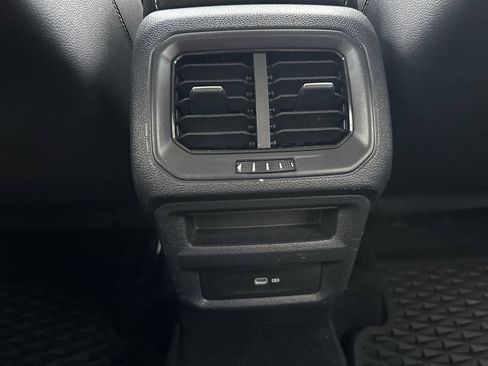 Used 2022 Volkswagen Taos SE AWD/4WD image 39