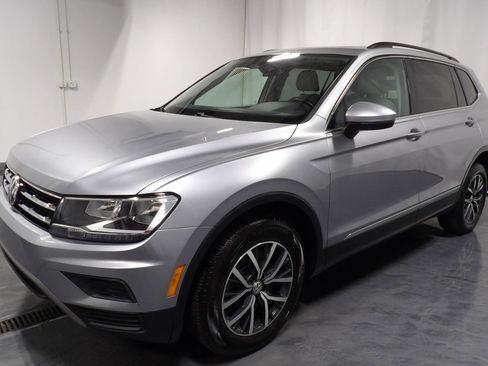 Used 2020 Volkswagen Tiguan SE w/ Panoramic Sunroof Package image 4