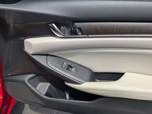 Used 2018 Honda Accord Touring image 37