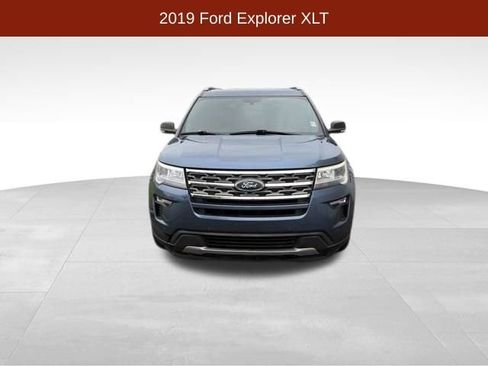 Used 2019 Ford Explorer XLT w/ Equipment Group 202A FWD image 2