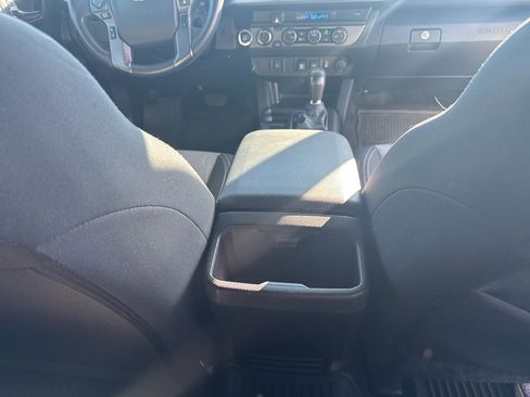 Used 2022 Toyota Tacoma TRD Off-Road image 23