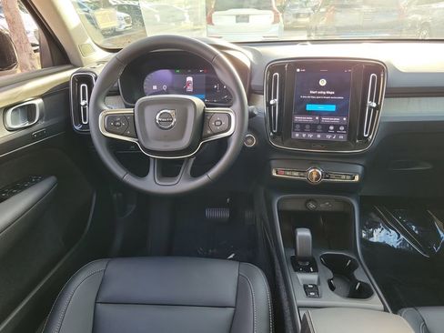 Certified 2026 Volvo XC40 B4 Core FWD image 21