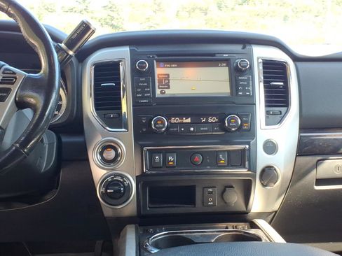 Used 2018 Nissan Titan SV w/ SV Convenience Package AWD/4WD image 11