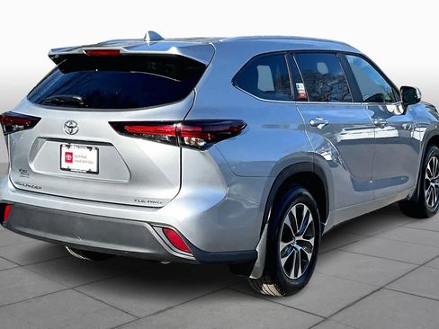 Certified 2025 Toyota Highlander XLE image 12