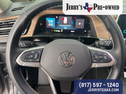 Used 2024 Volkswagen Atlas SE image 11