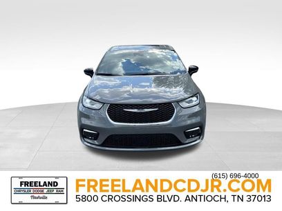 New 2025 Chrysler Pacifica Select