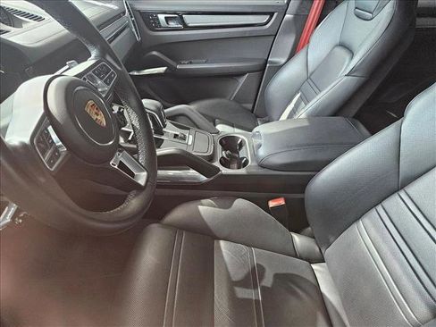 Used 2019 Porsche Cayenne Turbo image 13