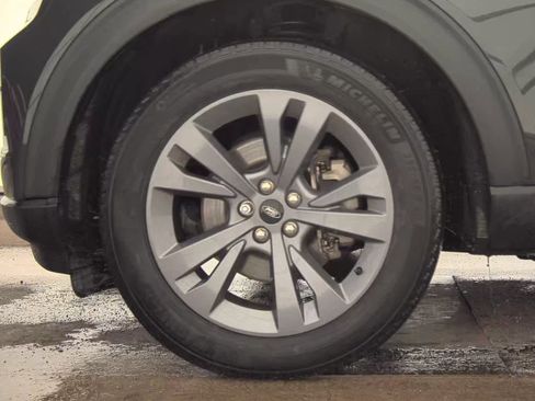 Used 2023 Ford Explorer XLT w/ Equipment Group 202A image 10