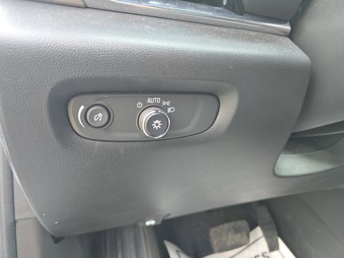 Used 2023 Chevrolet Traverse LT image 20