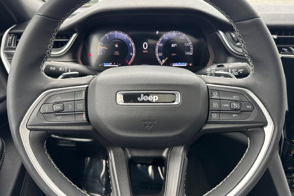 Used 2024 Jeep Grand Cherokee L Altitude RWD image 27