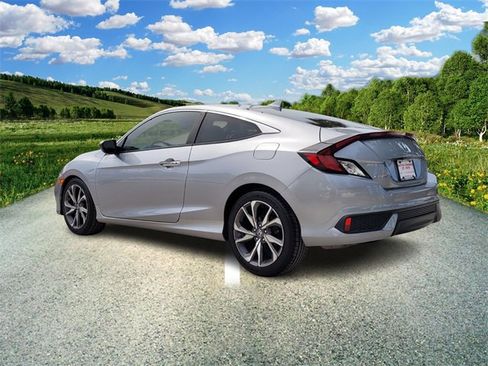 Used 2019 Honda Civic Touring image 3