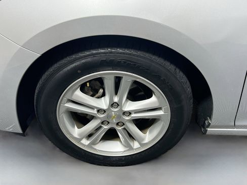 Used 2017 Chevrolet Cruze LT image 12
