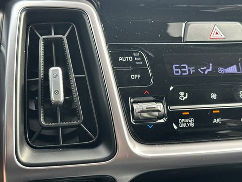 Certified 2023 Kia Sorento EX AWD/4WD image 29