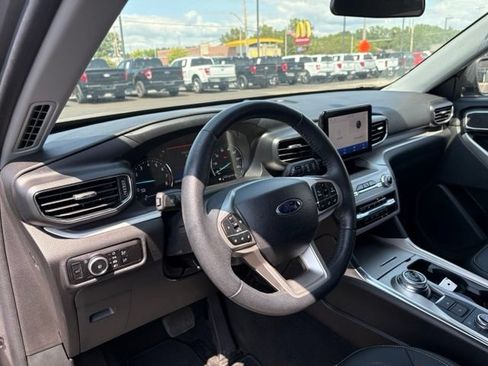 Used 2024 Ford Explorer XLT w/ Equipment Group 202A AWD/4WD image 3