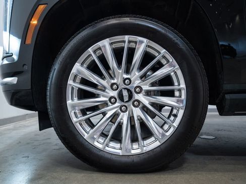 Used 2026 Cadillac Escalade ESV Luxury w/ LPO, Floor Liner Package AWD/4WD image 12