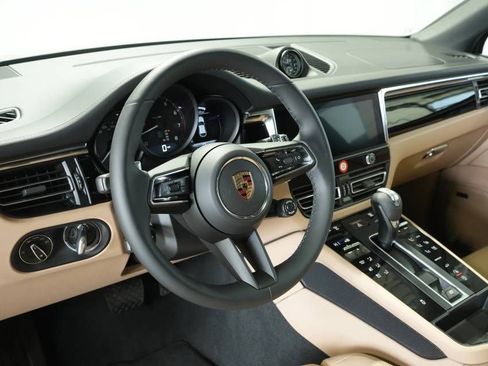 New 2026 Porsche Macan image 4
