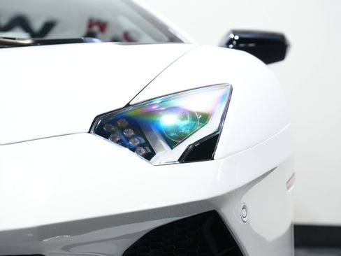 Used 2018 Lamborghini Aventador S image 10
