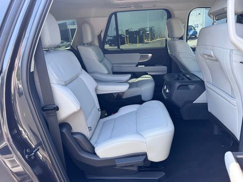 Used 2025 Ford Expedition Max Platinum w/ Driver's Package AWD/4WD image 28