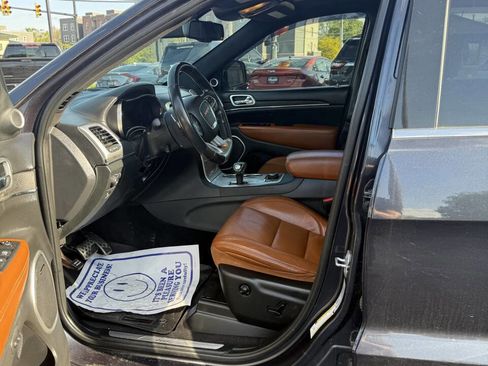 Used 2015 Jeep Grand Cherokee SRT w/ Luxury Group II AWD/4WD image 19