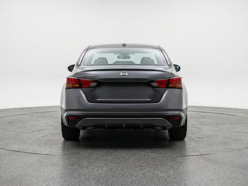 Used 2025 Nissan Altima 2.5 SV FWD image 7