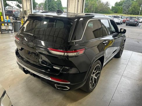 Used 2024 Jeep Grand Cherokee Summit AWD/4WD image 8