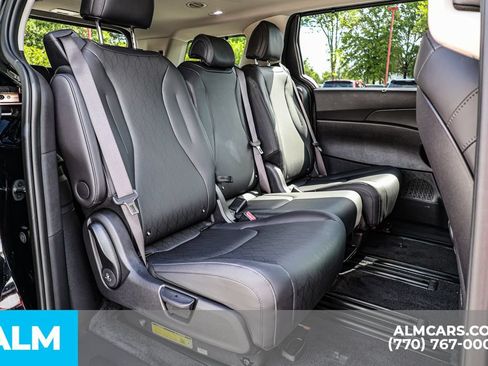 Used 2025 Kia Carnival SX w/ SX Dark Edition Package FWD image 22