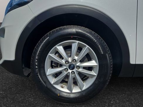 Used 2020 Kia Sorento LX FWD image 4