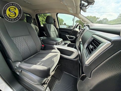 Used 2019 Nissan Titan SV w/ SV Convenience Package AWD/4WD image 17