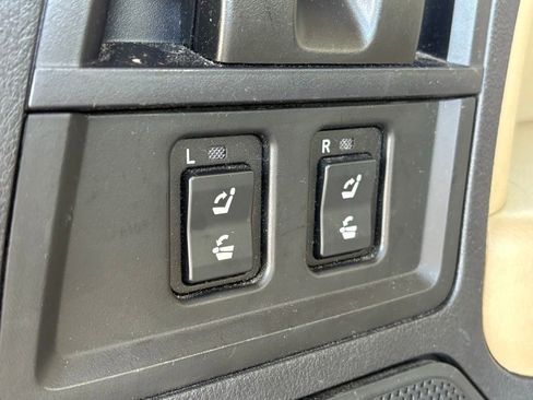 Used 2013 Toyota Sequoia Platinum image 7