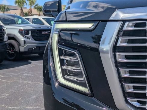 New 2026 GMC Yukon Denali w/ Denali Reserve Package AWD/4WD image 9