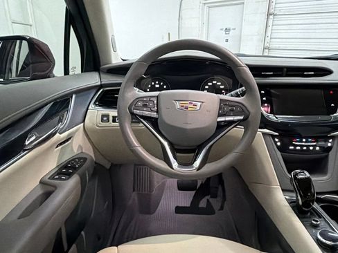 Used 2024 Cadillac XT6 Premium Luxury w/ Technology Package FWD image 22