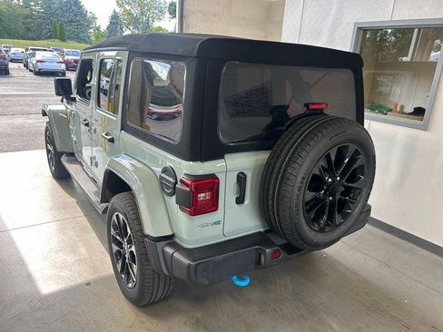 Used 2024 Jeep Wrangler Unlimited Sahara w/ Technology Group AWD/4WD image 6
