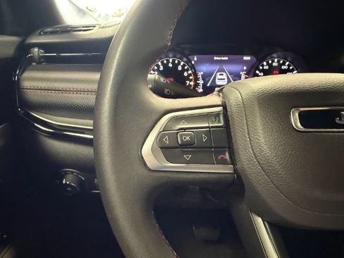 Used 2025 Jeep Compass Trailhawk AWD/4WD image 21