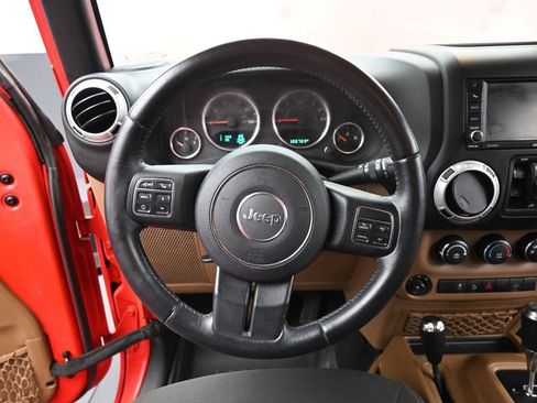 Used 2016 Jeep Wrangler Unlimited Sahara w/ Connectivity Group image 27