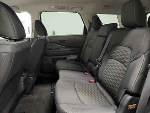 Used 2025 Nissan Pathfinder SV AWD/4WD image 28