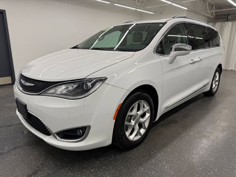 Used 2020 Chrysler Pacifica Limited FWD image 4