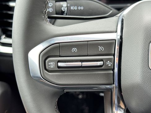 New 2026 GMC Canyon Elevation w/ LPO, Black Badging Package RWD image 9