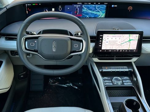 New 2026 Lincoln Nautilus Premier AWD/4WD image 13
