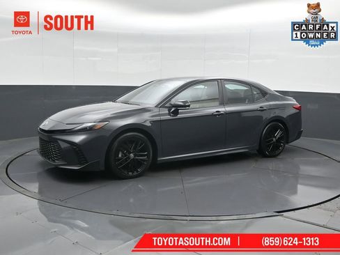 Used 2025 Toyota Camry SE FWD image 7