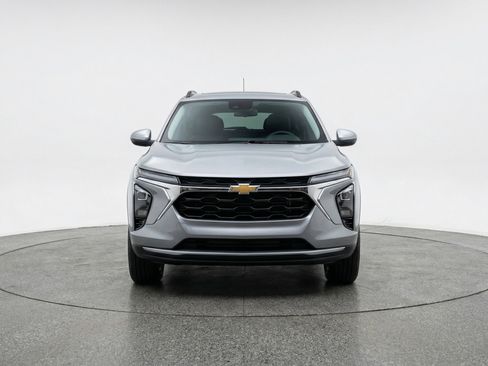 Used 2025 Chevrolet Trax LT w/ LT Convenience Package FWD image 2