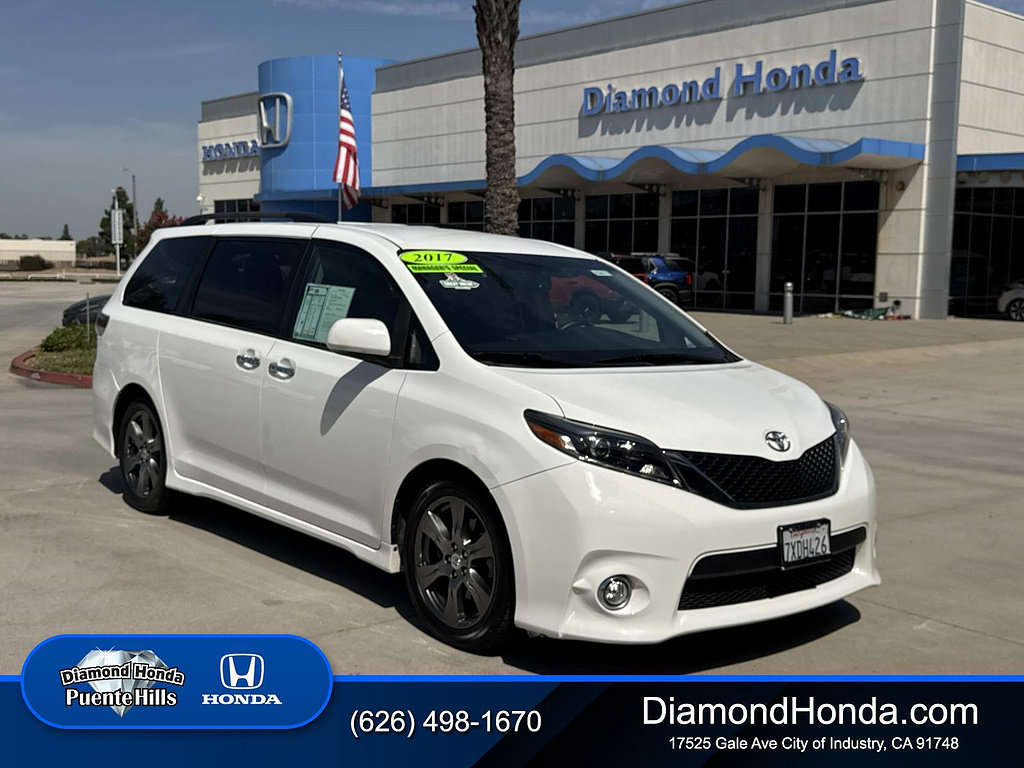 Used 2017 Toyota Sienna SE FWD image 1