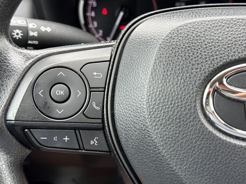 Used 2024 Toyota RAV4 XLE FWD image 20