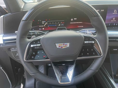 Used 2025 Cadillac Escalade ESV V AWD/4WD image 39
