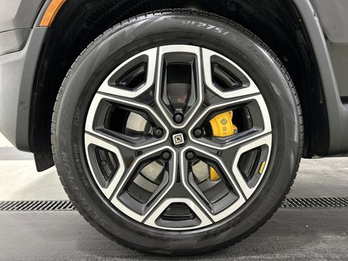 Used 2024 Rivian R1S Adventure AWD/4WD image 9