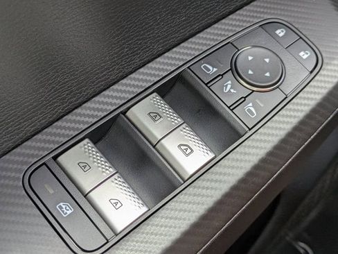 New 2025 Mitsubishi Outlander SE image 24