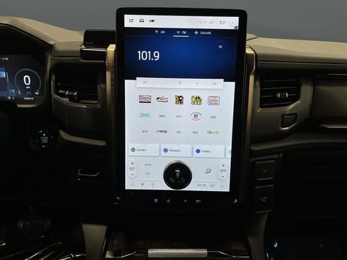 Used 2022 Ford F150 Lightning Lariat image 8