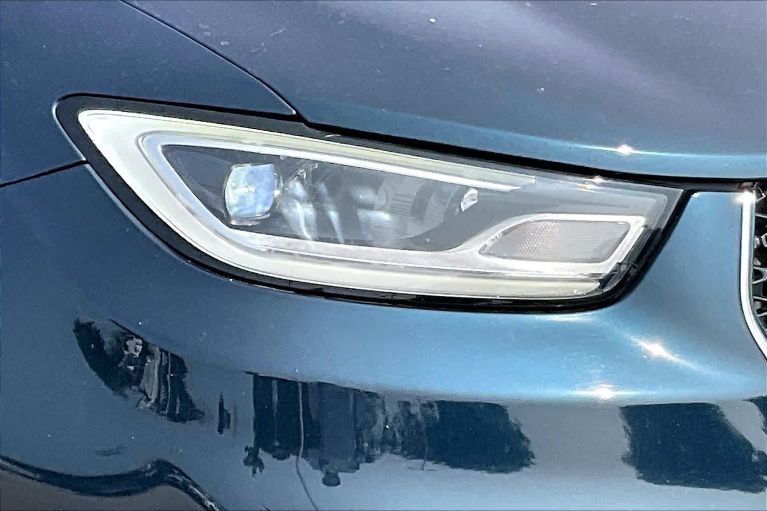 Used 2023 Chrysler Pacifica Touring-L FWD image 24